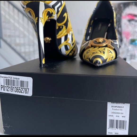 Authentic Versace heels size  36.5 - Picture 2 of 4